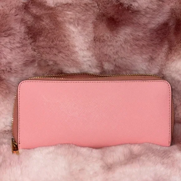 ✨ Michael Kors Pink Wallet - Picture 2 of 4